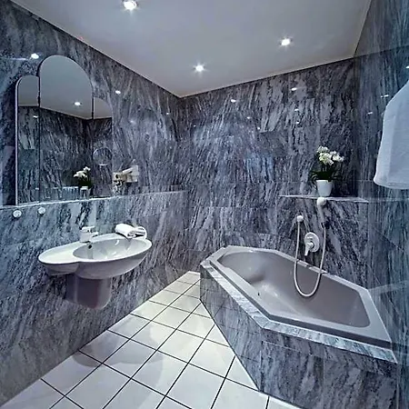 Waldhotel Baechlein 3*